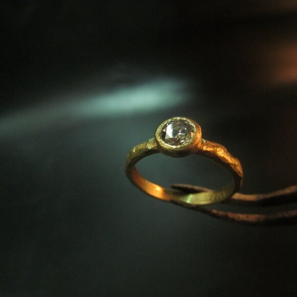 Engagement ring. 14K Yellow gold ring with 0.25ct' Diamond. very unique ring. - Picture 5 of 14